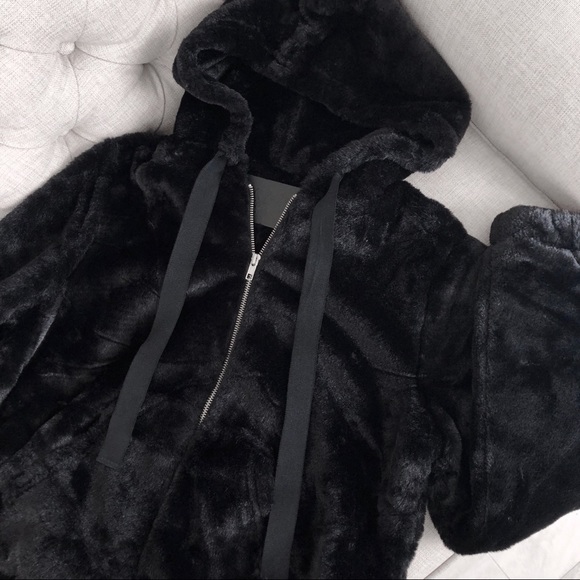 BEAR— in Black - Picture 7 of 8